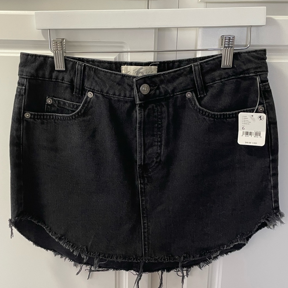 Free People NWT We The Free Sky High Denim Mini
Skirt in Black Raw Hem Size 6 - Picture 4 of 10